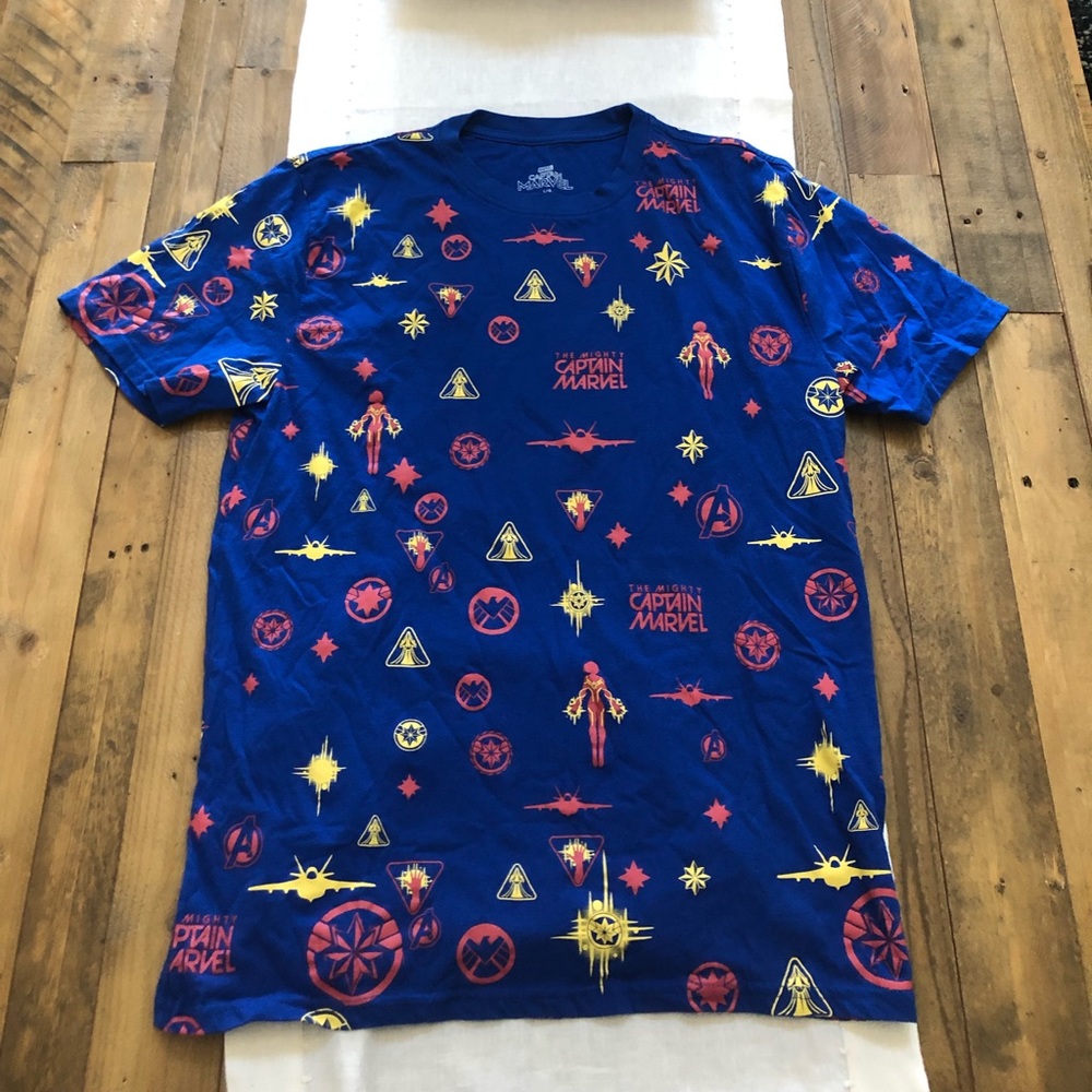 Pre-owned Captain Marvel All Over Print S/S Tee in Blue. Mens large.